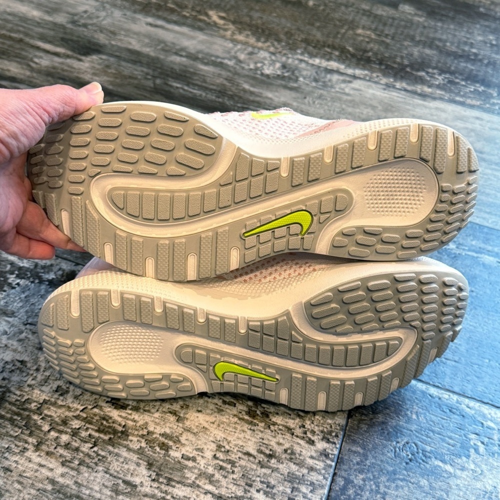 Nike React Escape Run Flyknit Running Shoes‎ Womens Size 9 DC4269-101 - Picture 8 of 10